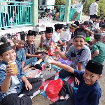 SDIT Al Fikri Adakan Kegiatan Halal Bi Halal untuk Memperera